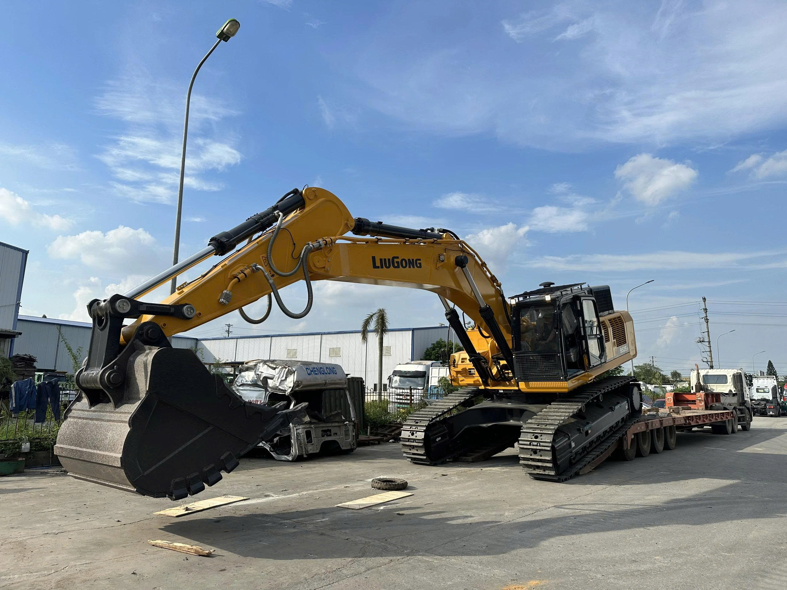 Máy Xúc Đào Bánh Xích LiuGong CLG952EHD - Giải Pháp Tối Ưu Cho Công Trình Nặng